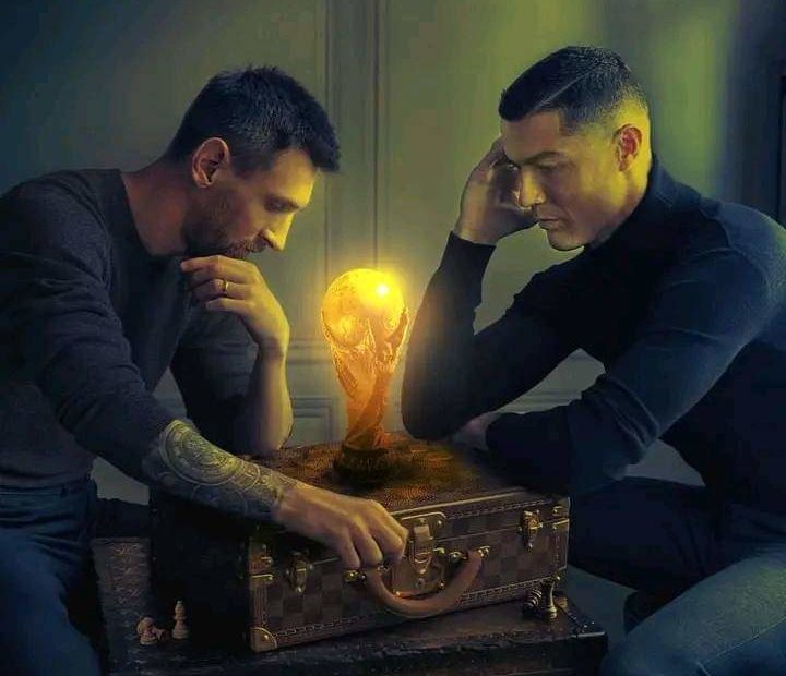 Cristiano Ronaldo et Lionel Messi battent des records sur Instagram avec  leur photo pour Louis Vuitton en train de jouer aux échecs qui est en  réalité un photomontage